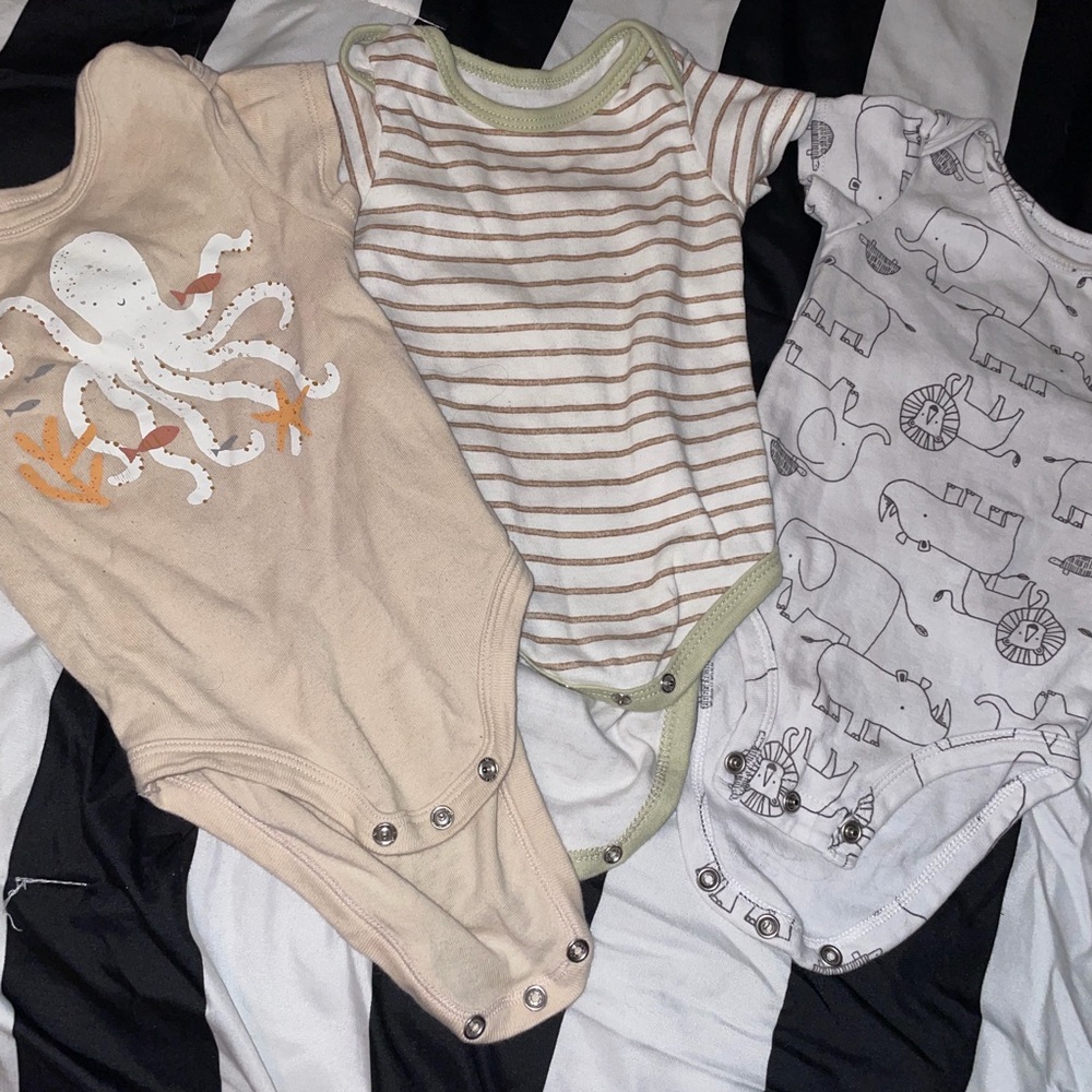 👶 Baby Onesies Lot of 5 – Size 6M / 3–6M – Unisex 💛